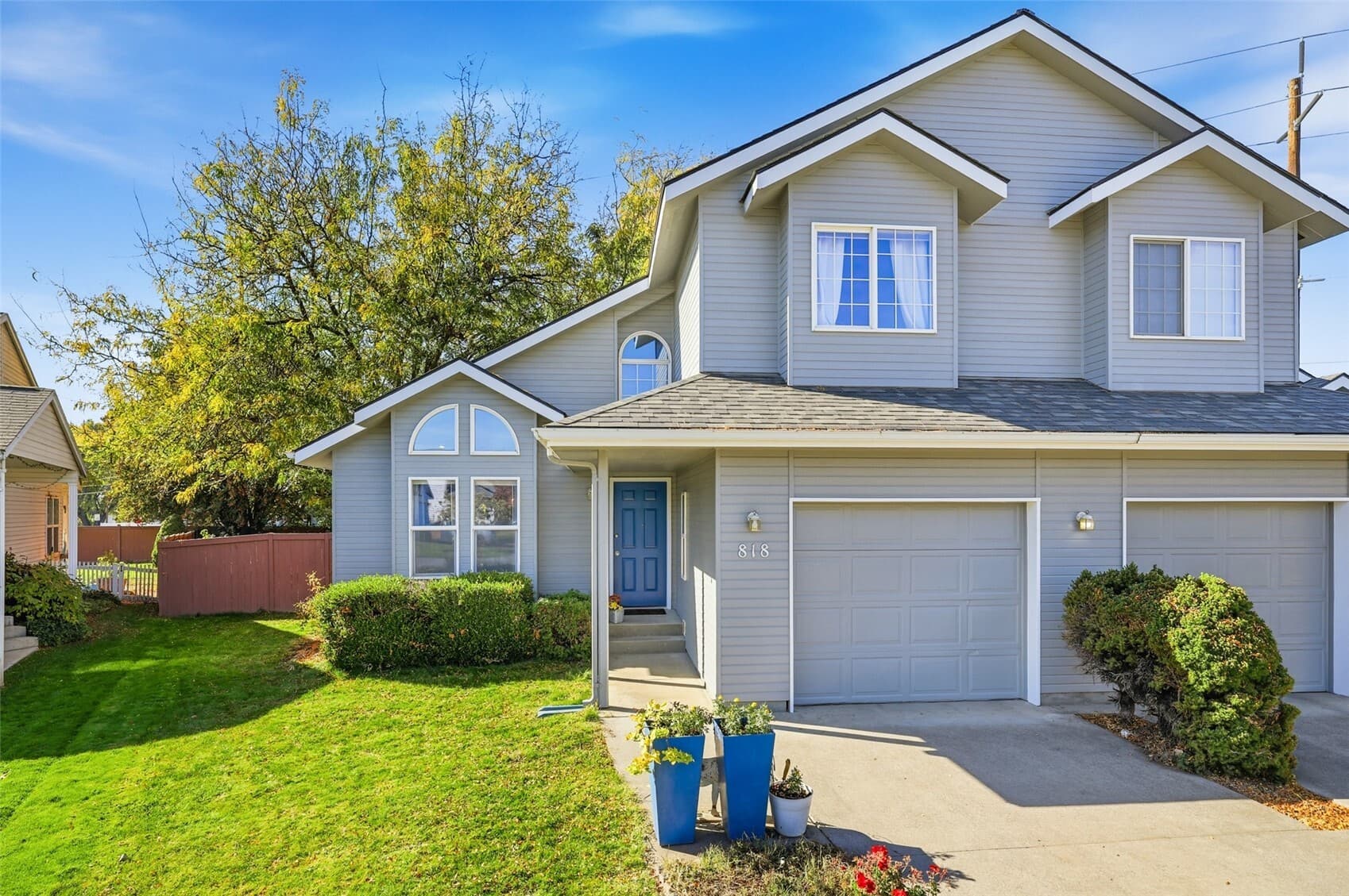 818 Marine Drive — photo 1