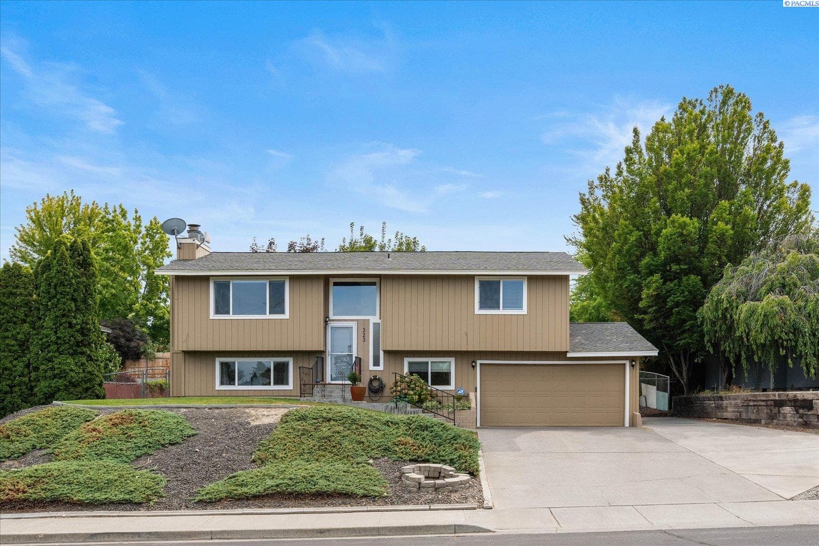 323 Tieton St — photo 1