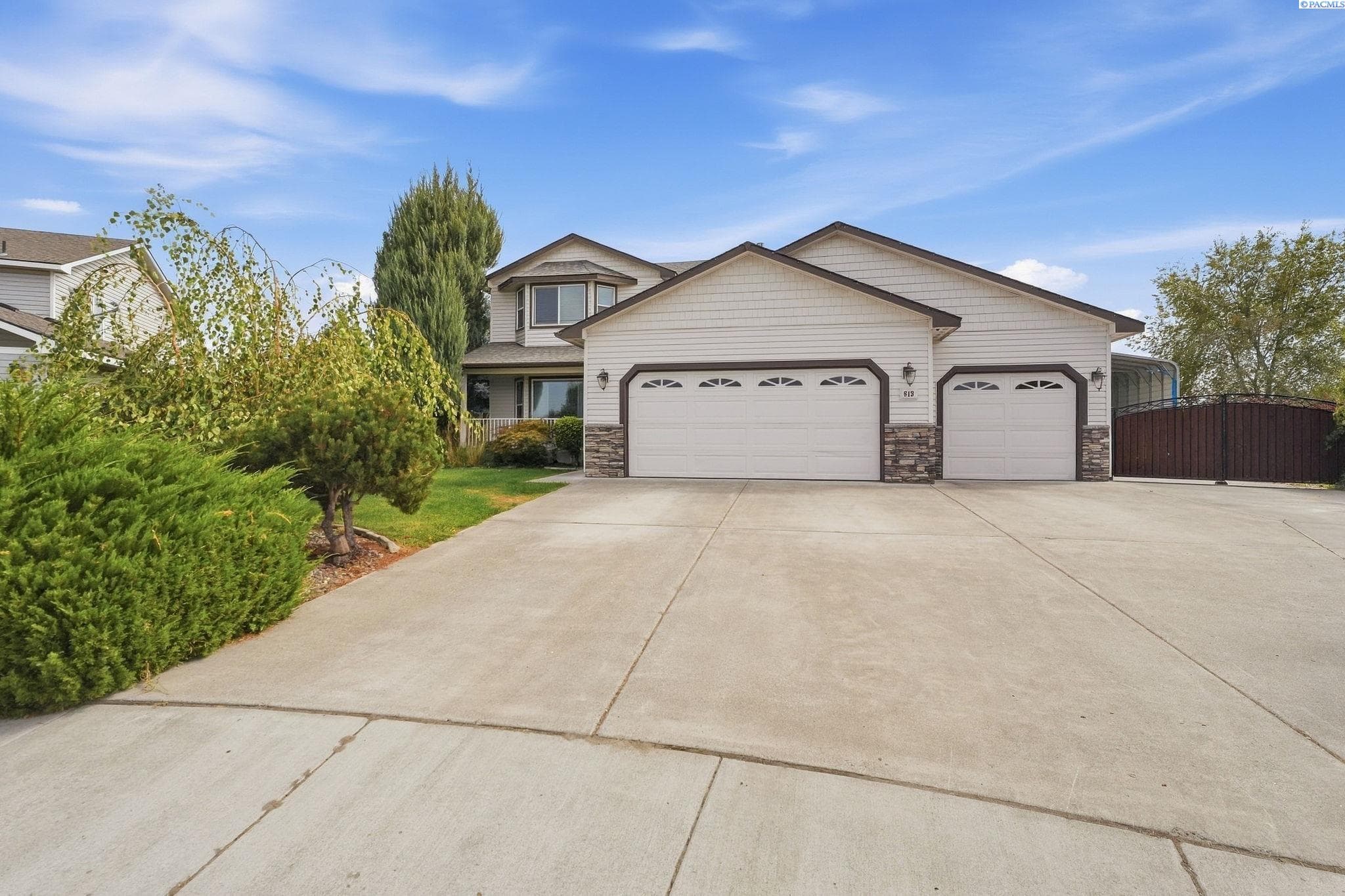 813 Douglas Ct