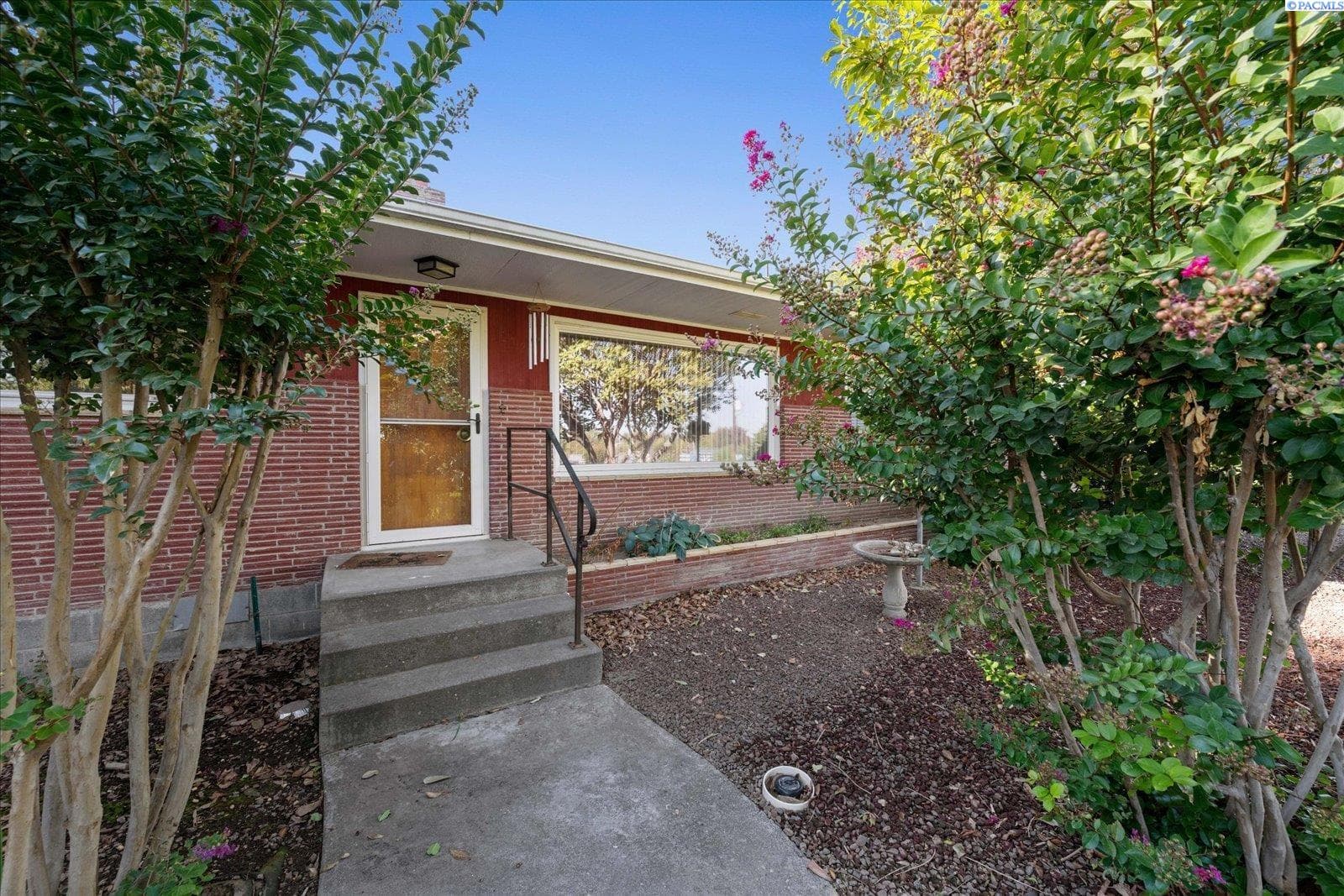 1723 7th Place — photo 1