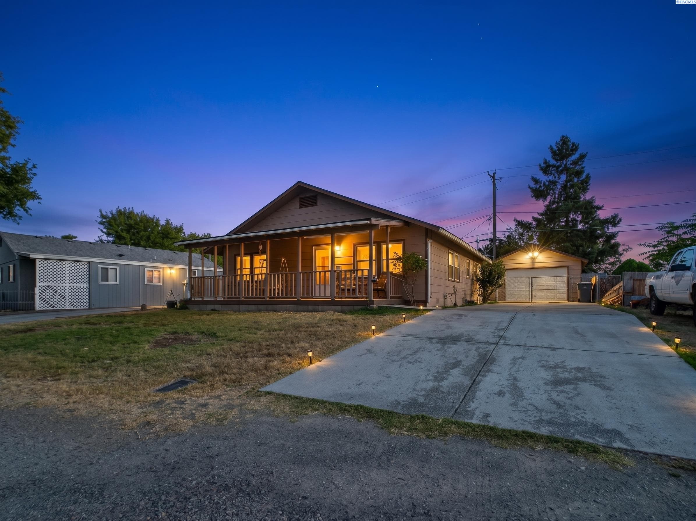 92 Jadwin Ave — photo 1