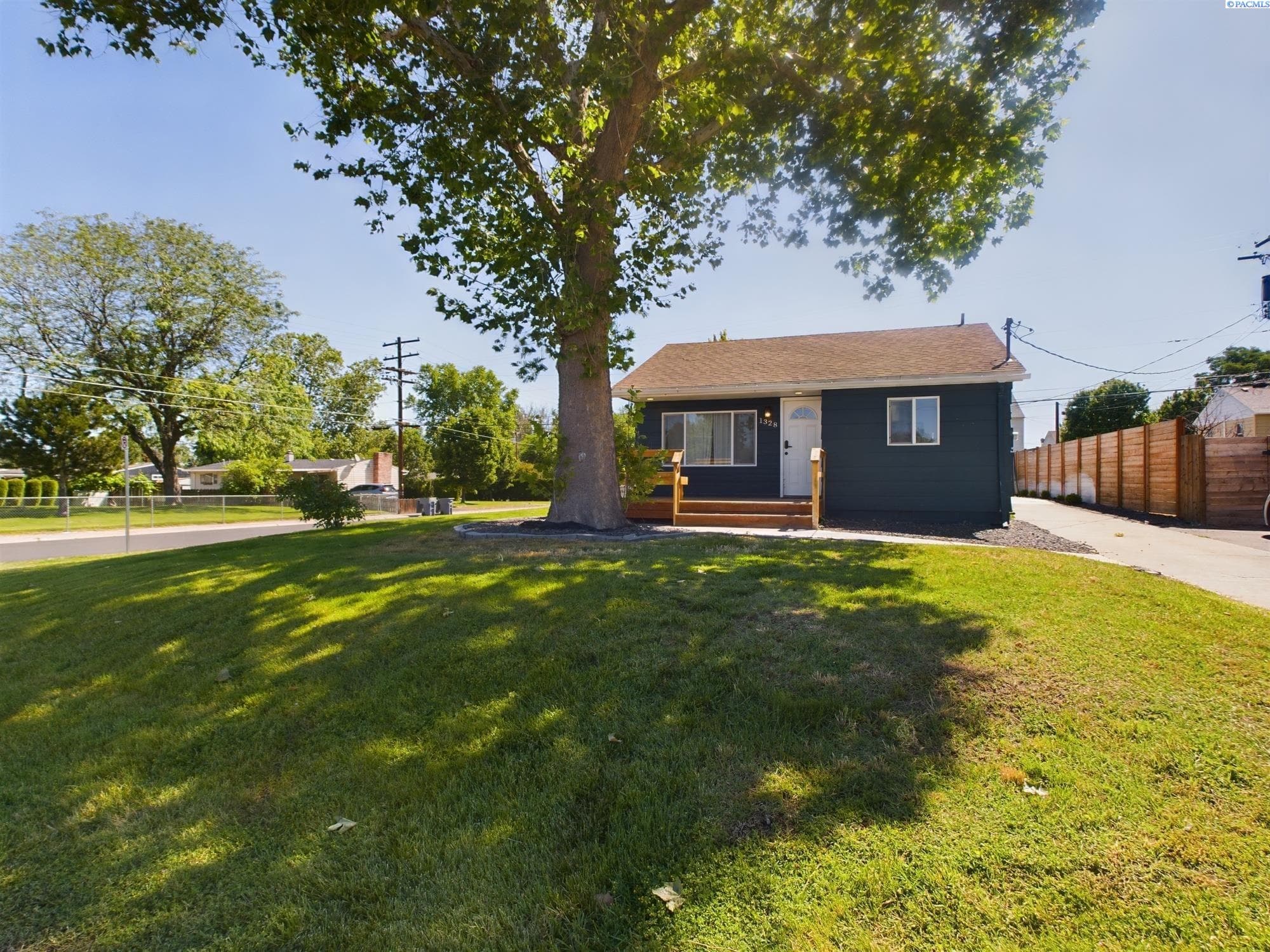 1328 Potter Ave — photo 1