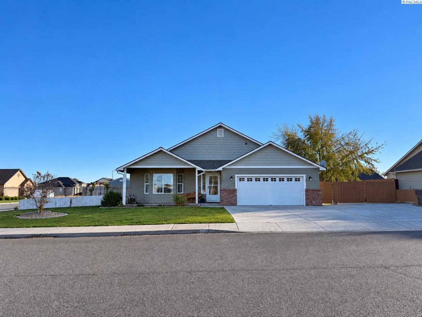4004 Laredo DR — photo 1
