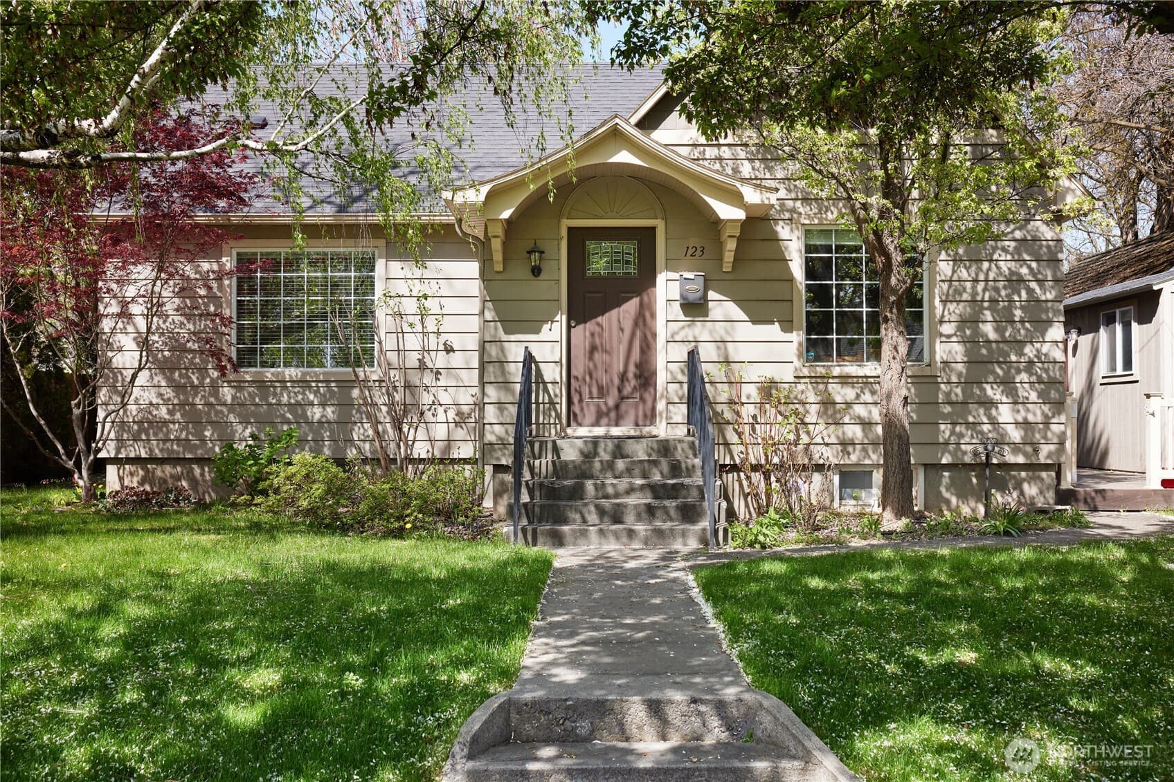 123 Maple Street