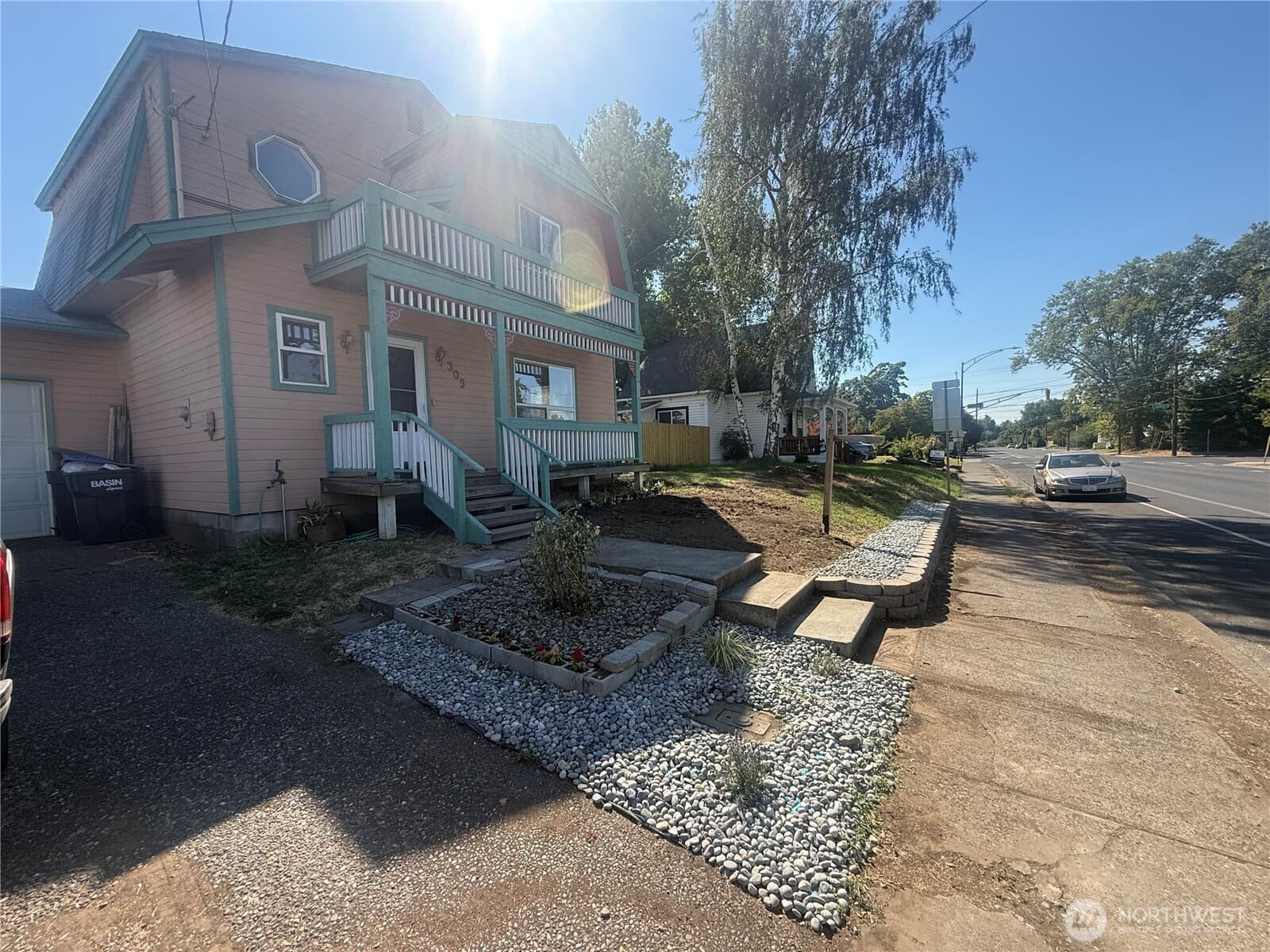 305 Roosevelt Street
