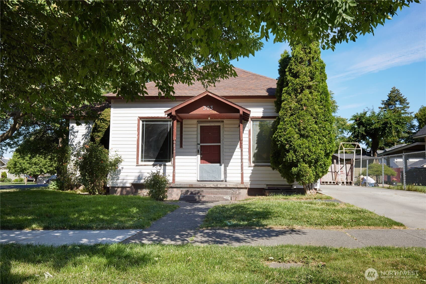 303 Oak Street