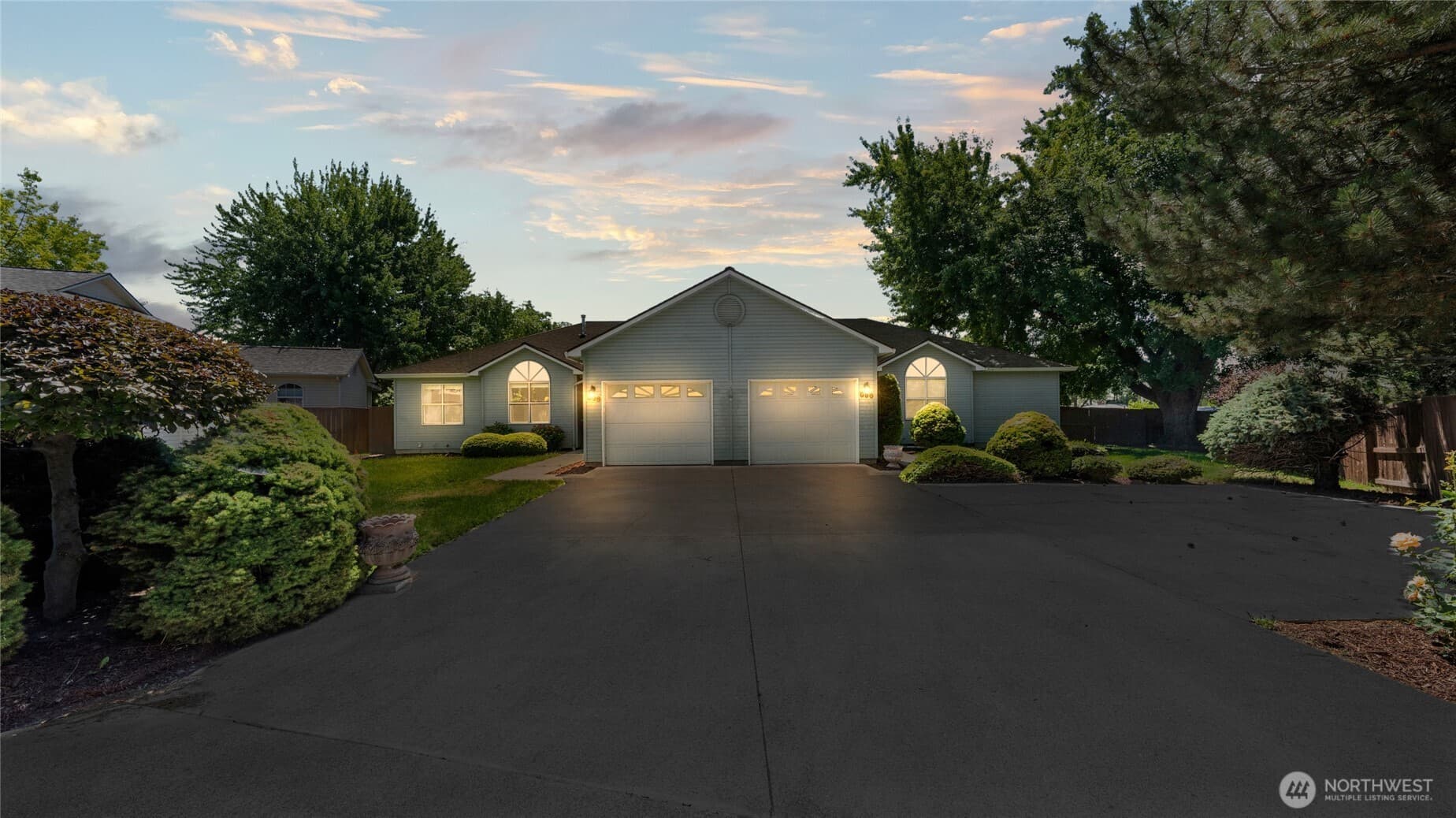 996 Admiral Place