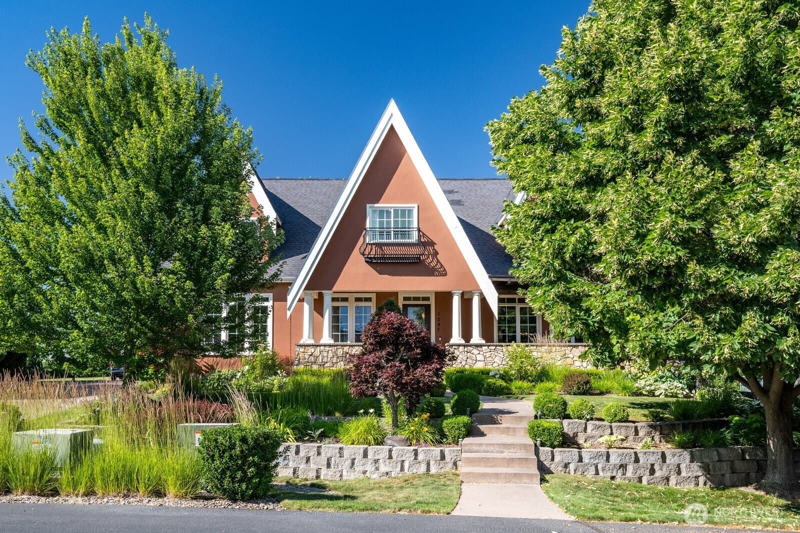 1047 Crestlane Drive