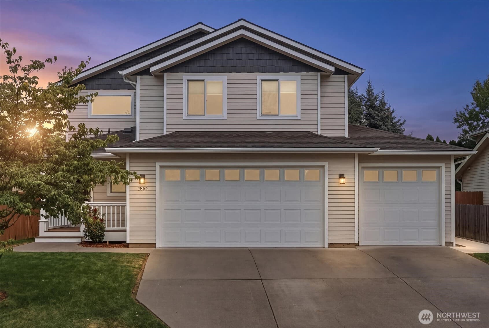1854 Woodmere Loop