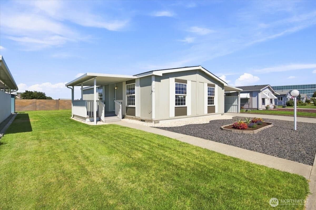 312 Columbia Center Blvd
