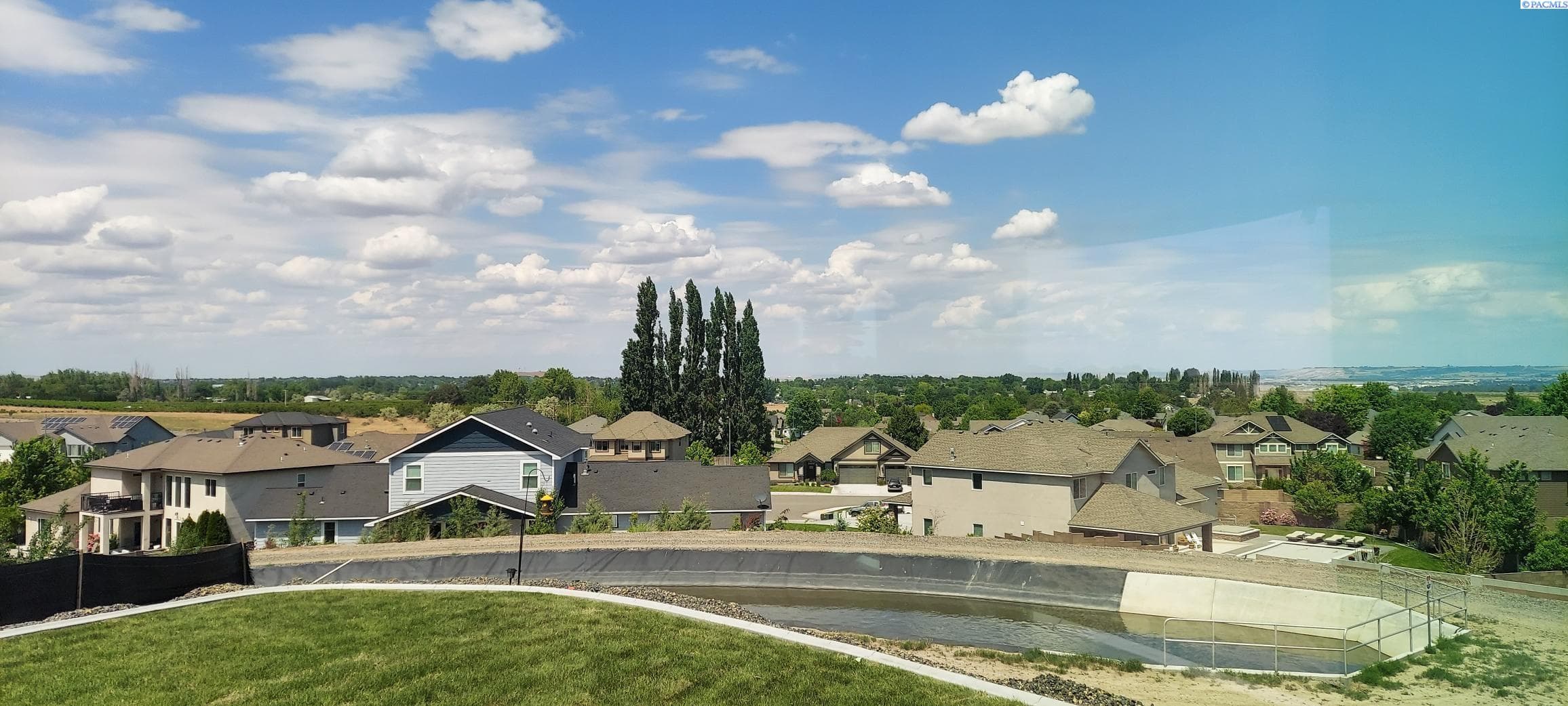 4272 Cowlitz Blvd