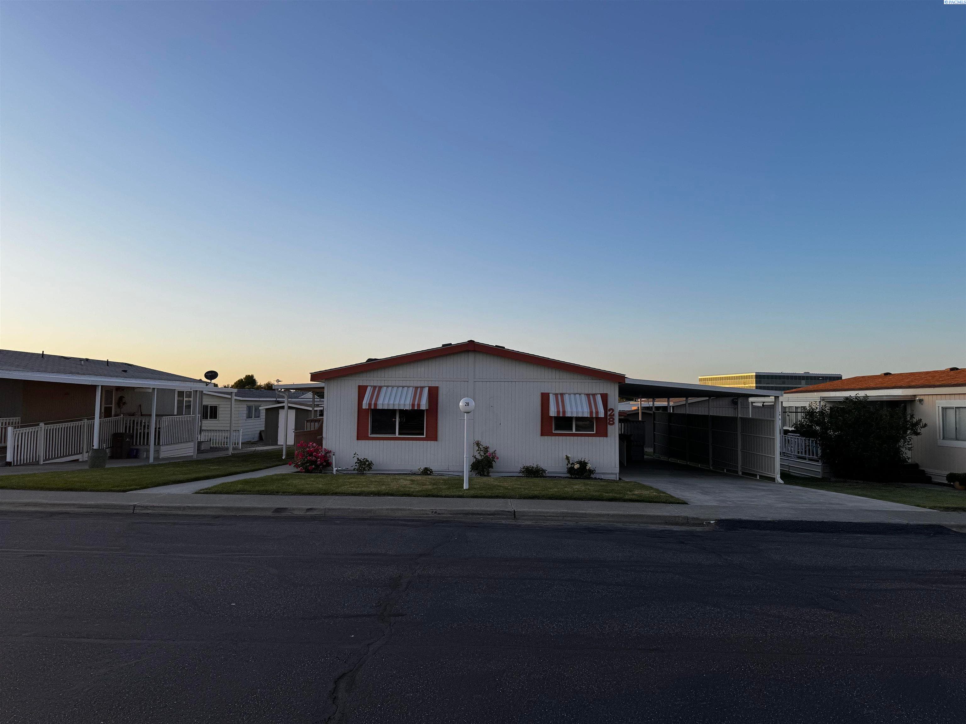 312 Columbia Center Blvd #28