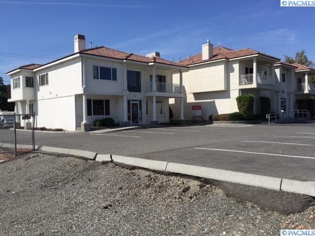 1715 Kennewick Ave