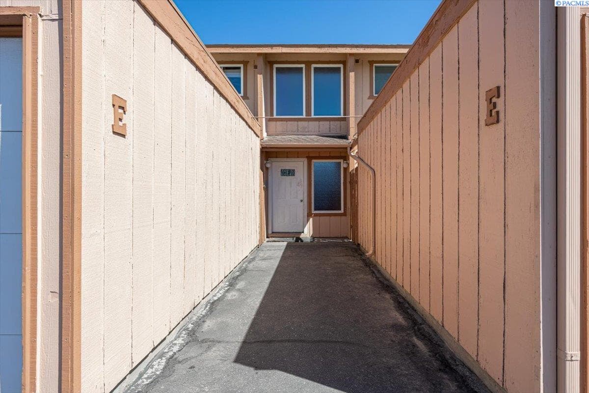3121 Hood Ave
