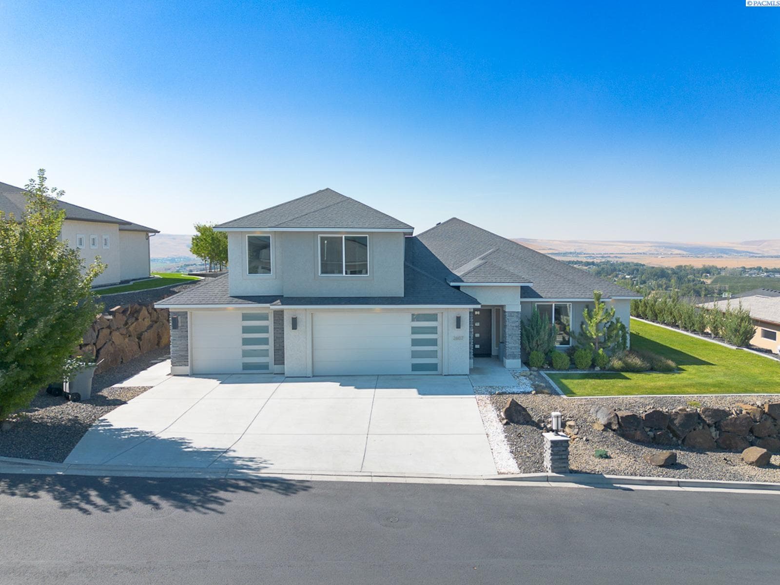 2607 Falcon Lane