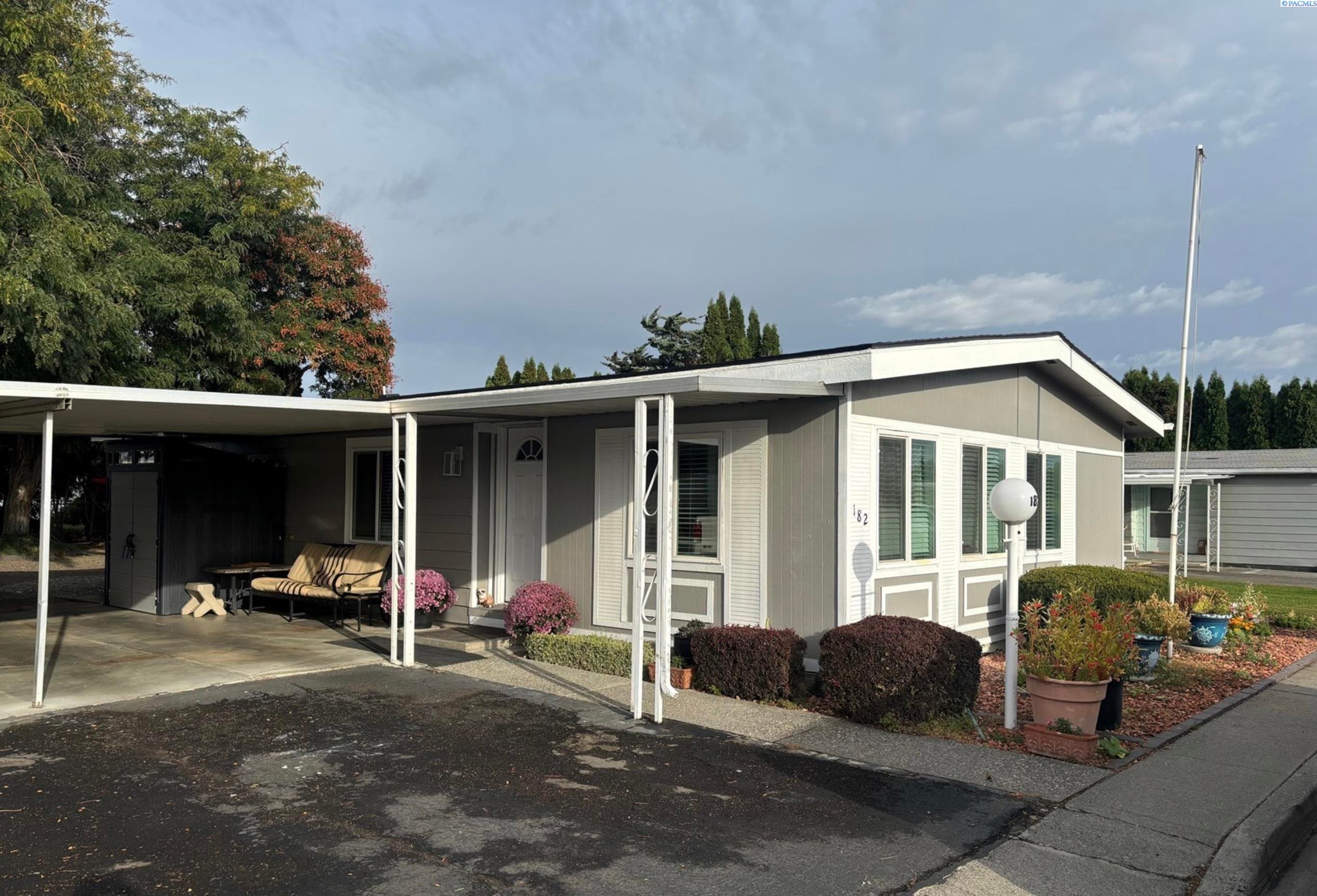 7901 Clearwater Ave #182