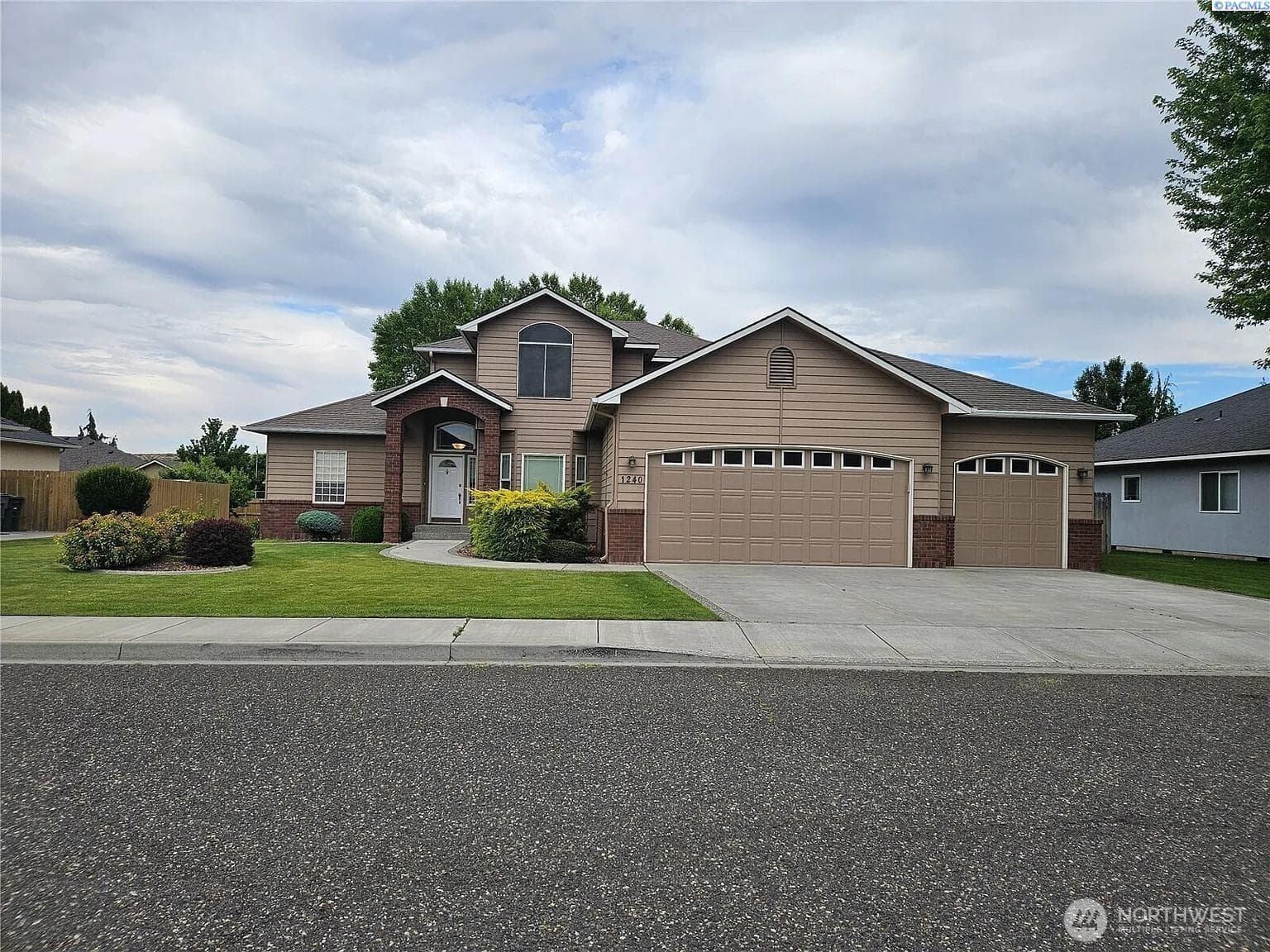 1240 Vintage Ave