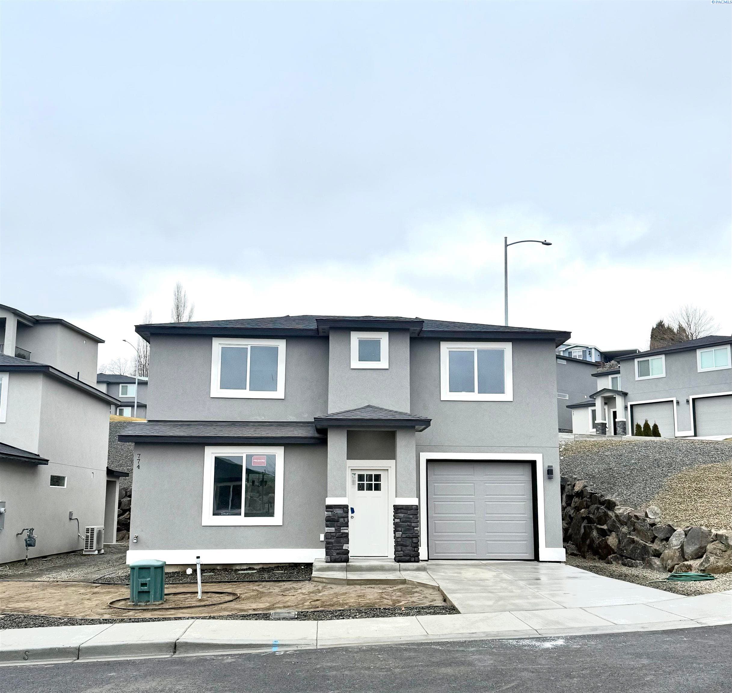 774 Rio Vista Loop