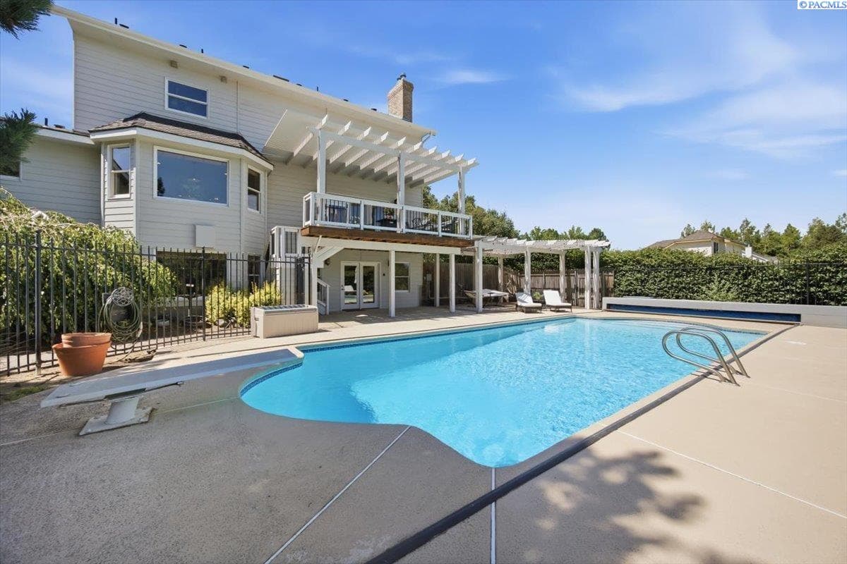1128 Country Ridge Dr