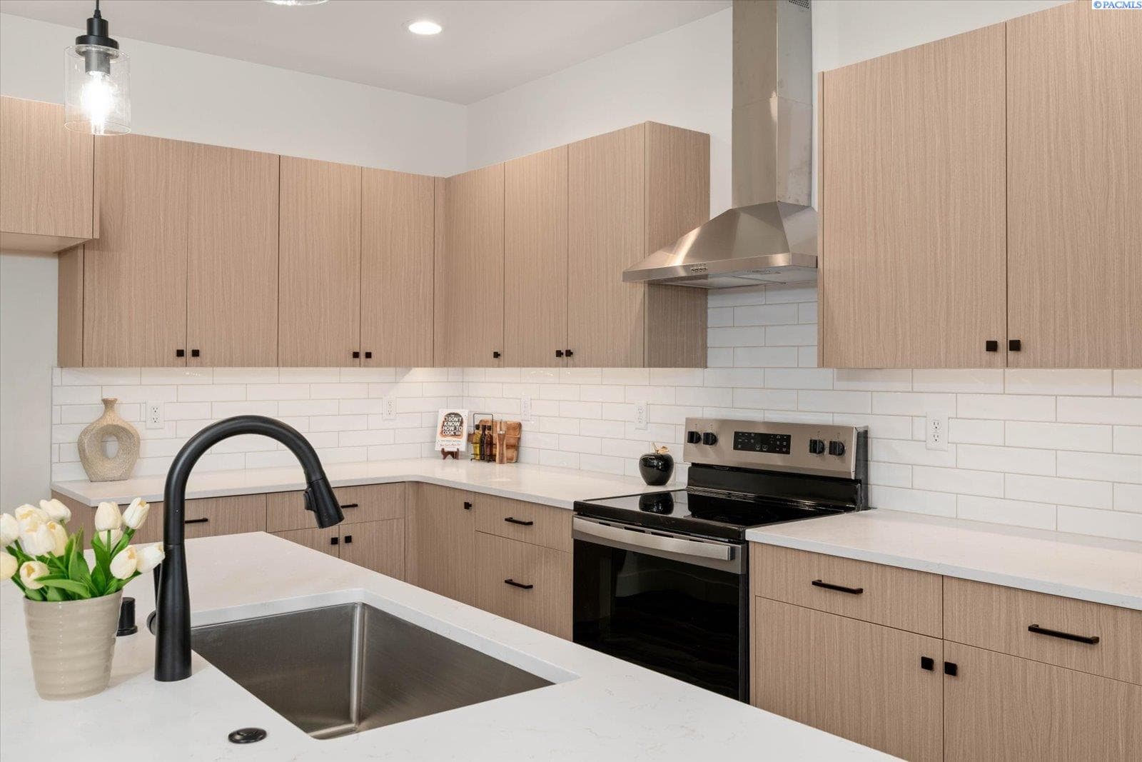 1102 Fairhaven Loop