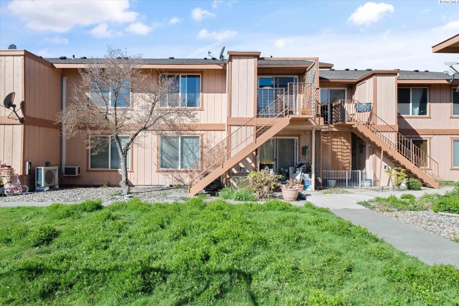 3121 Hood I 204