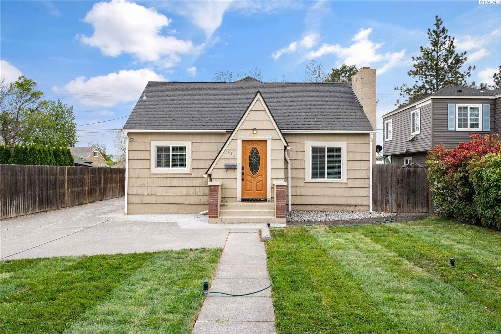 1315 Kennewick Ave