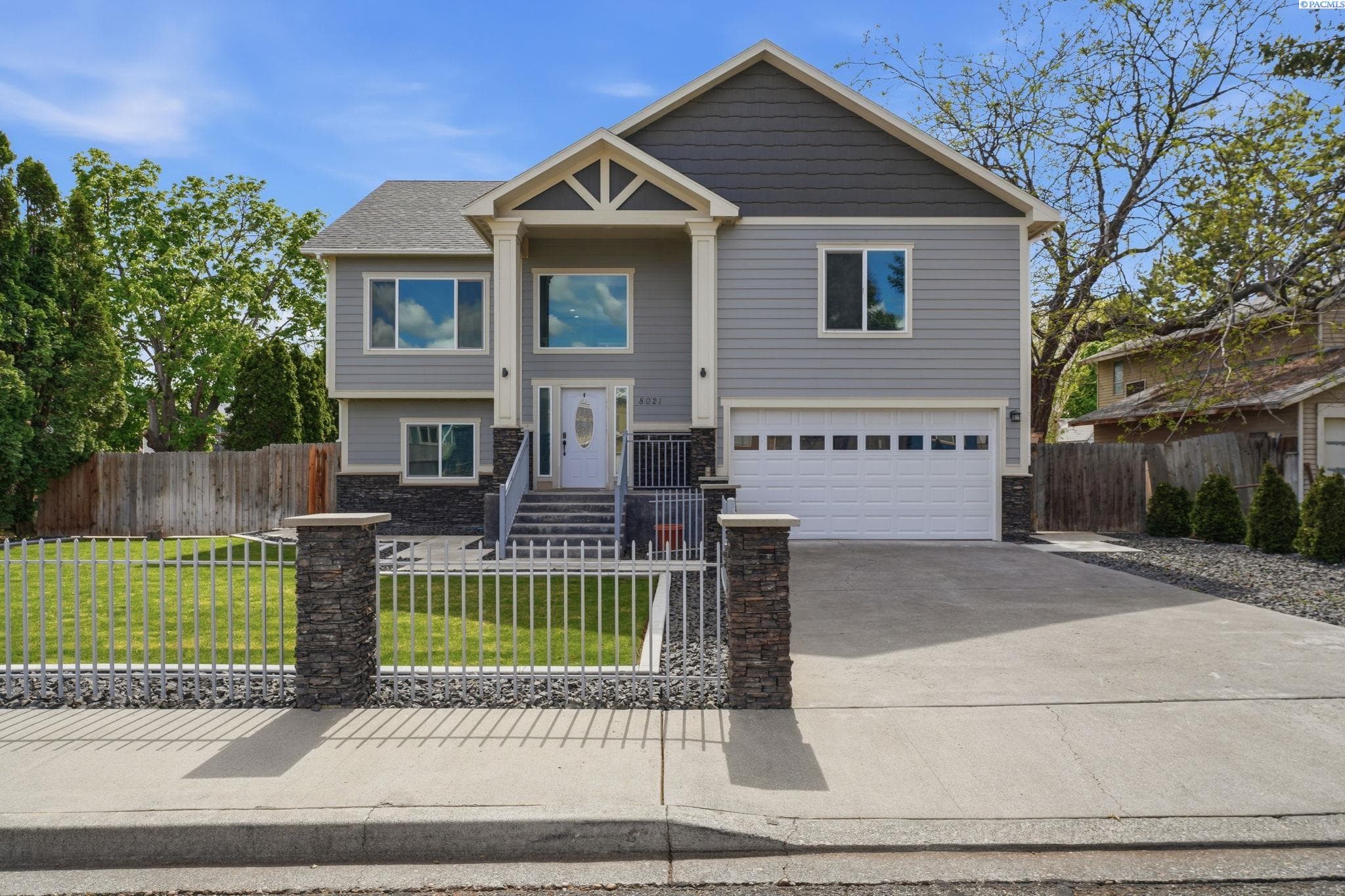 8021 Hood Ave