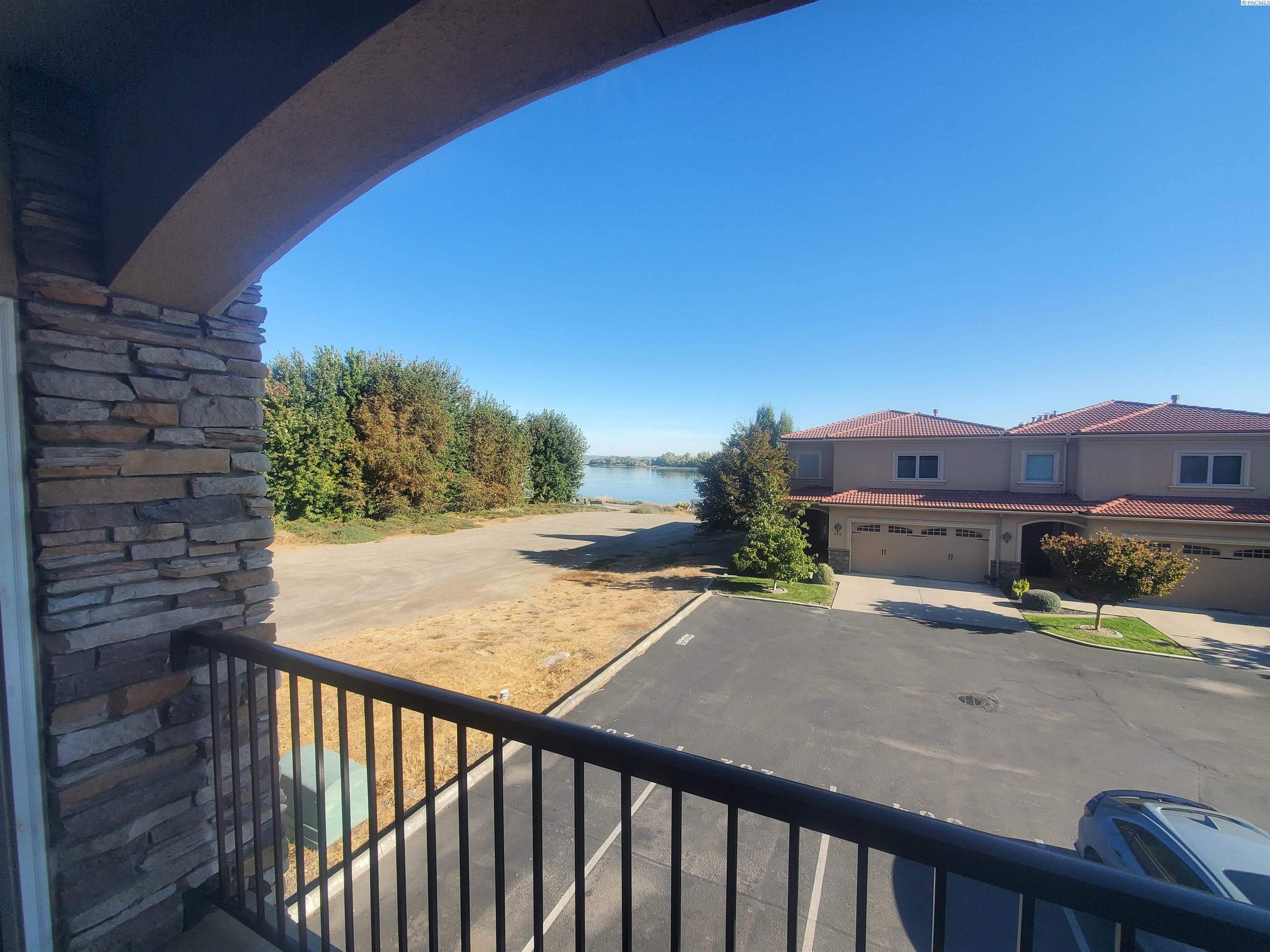 434 Bradley Blvd #204