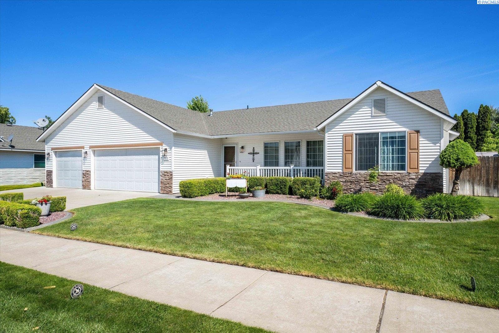 8415 Queensbury Dr