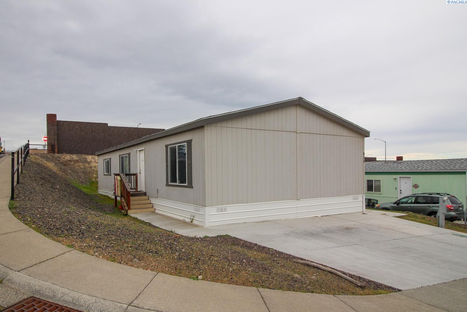 635 Lonetree Lane