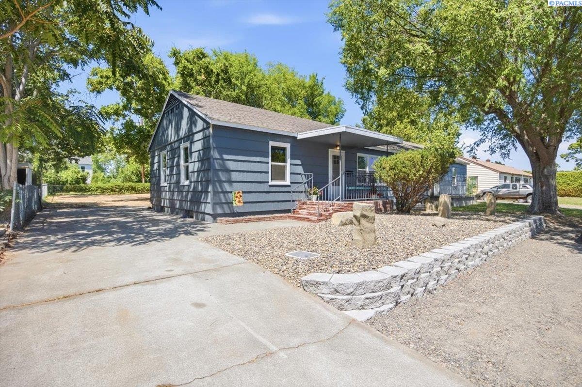 1421 Mahan Ave.