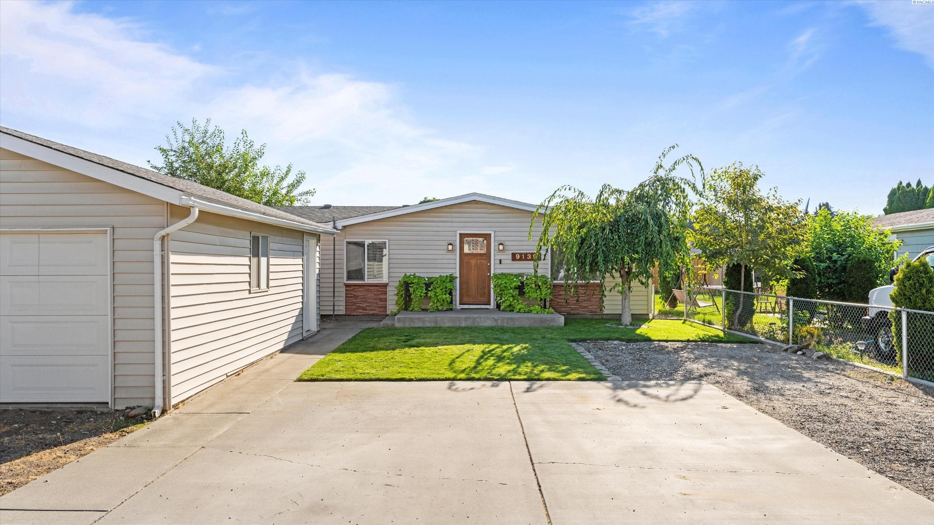 9139 Arrowhead Ave