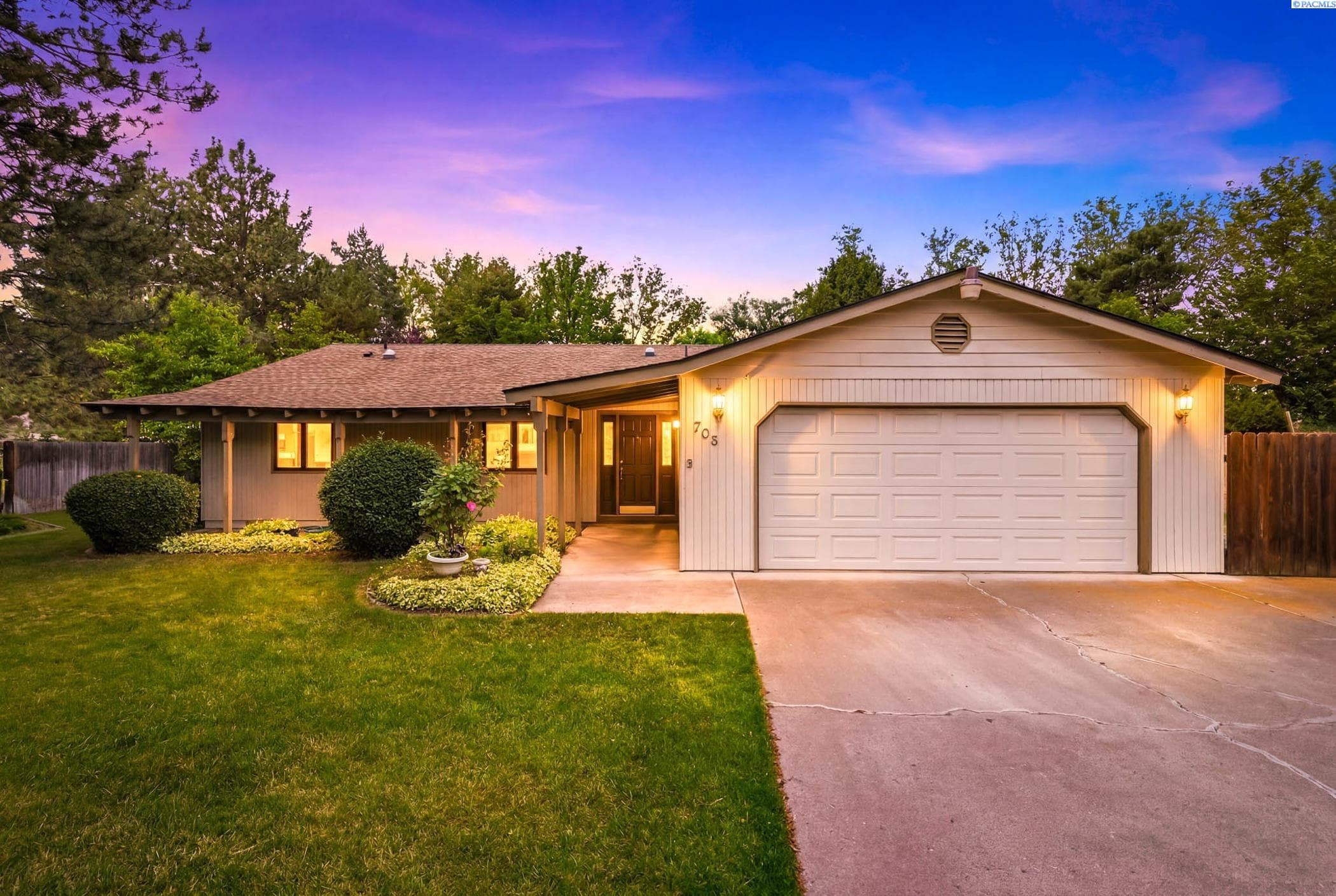 705 Cottonwood Loop