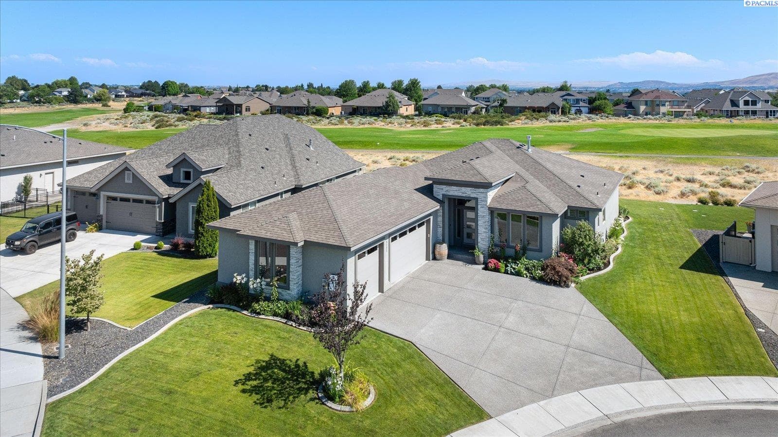 3131 Deserthawk Loop