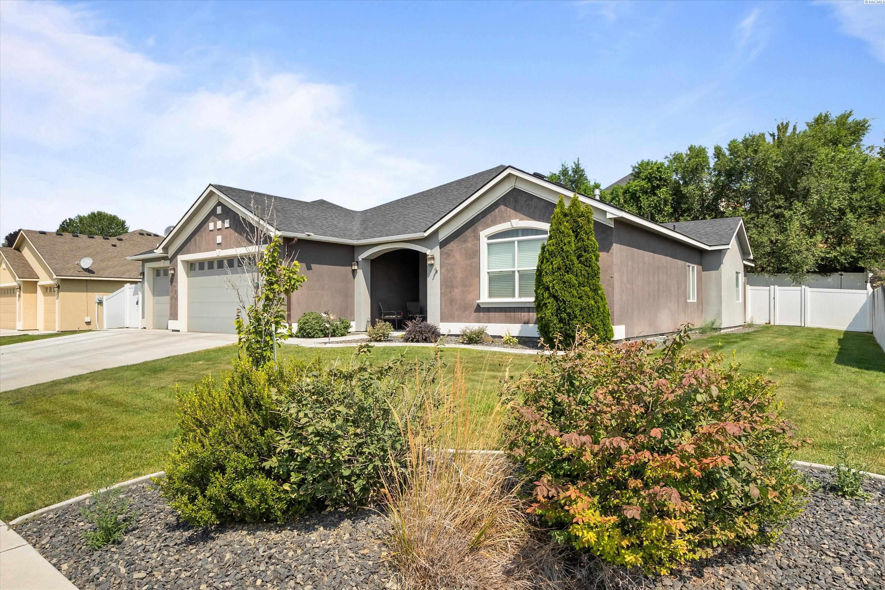 4715 Bermuda Dunes DR