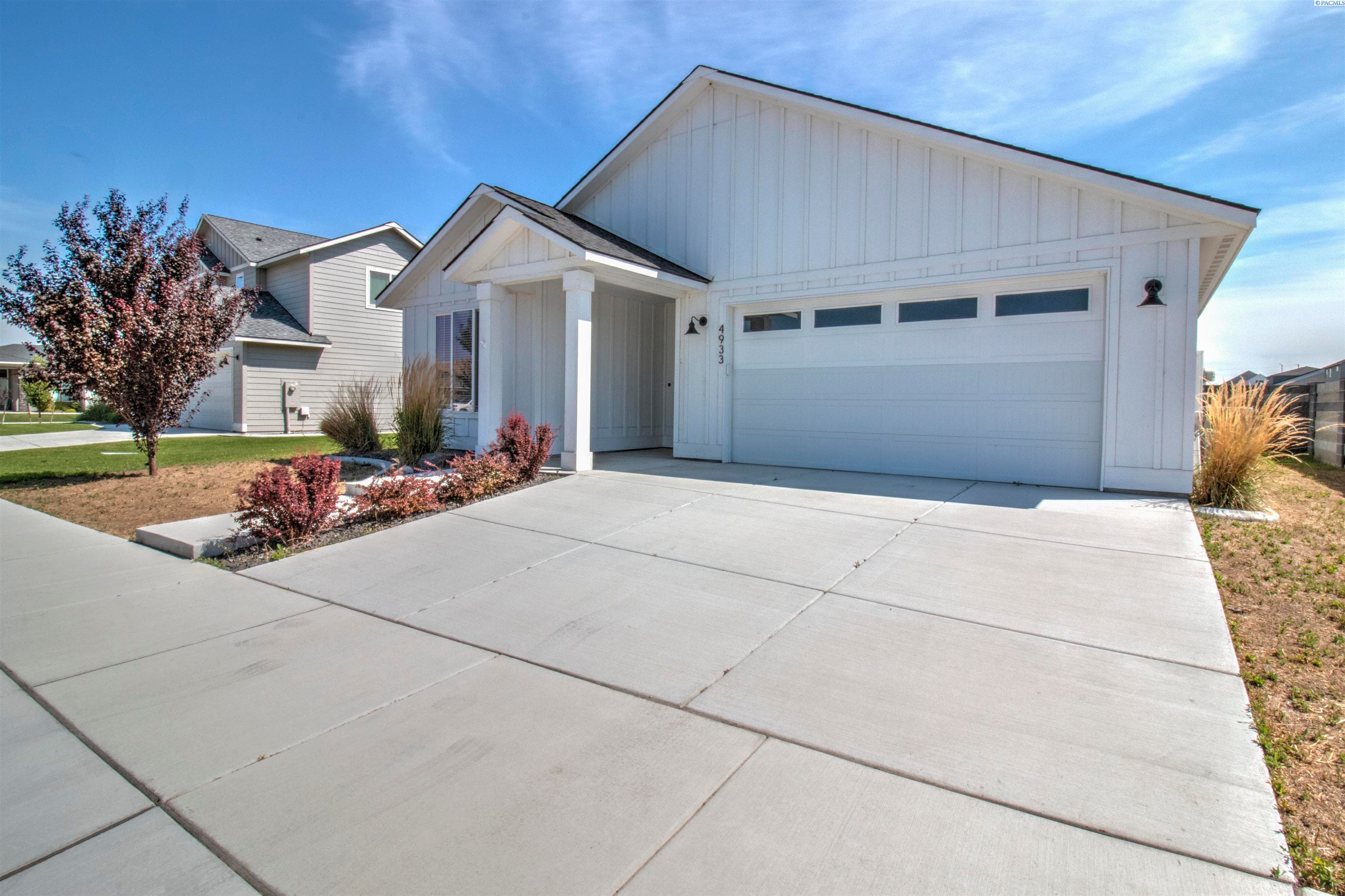 4933 White Dr