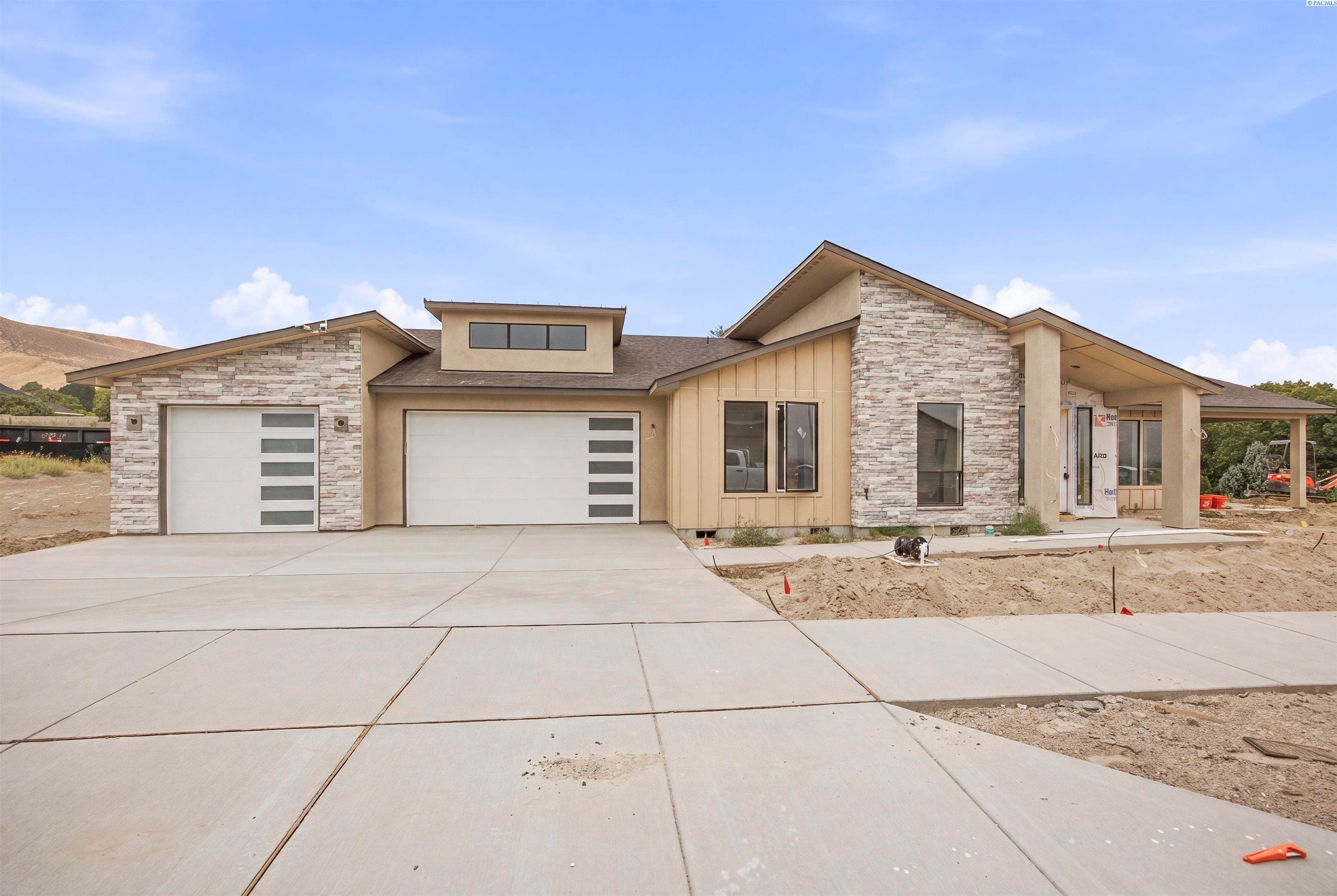 2324 Lariat Lane — photo 1
