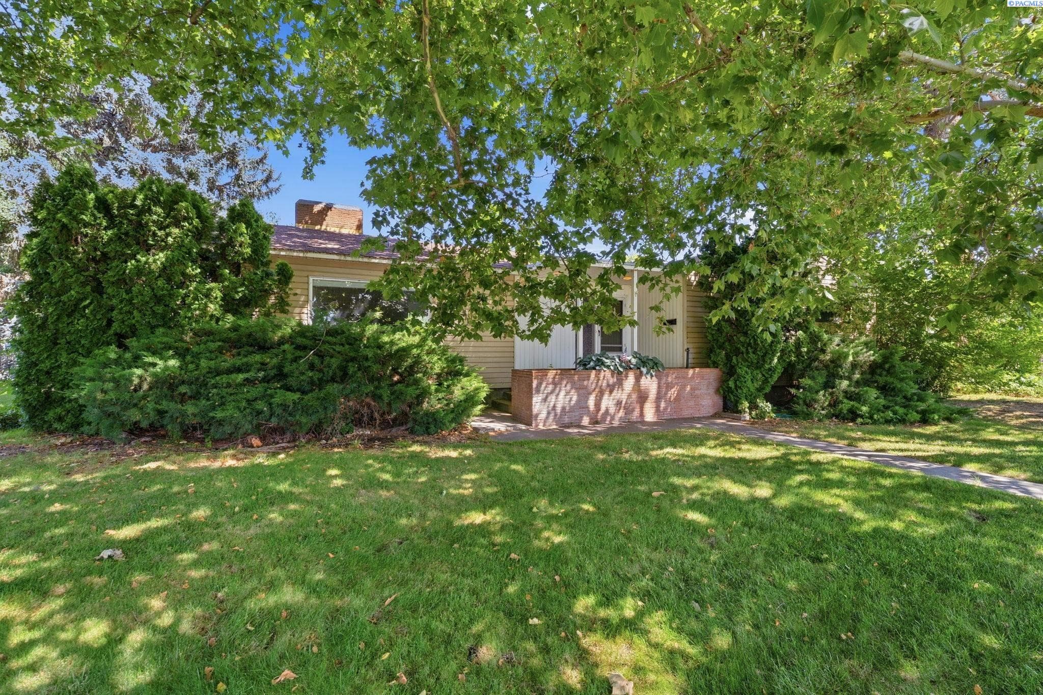 1924 Howell Ave — photo 1