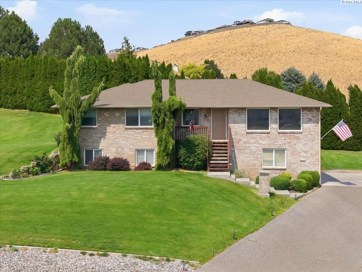 210 Rachel Rd — photo 1