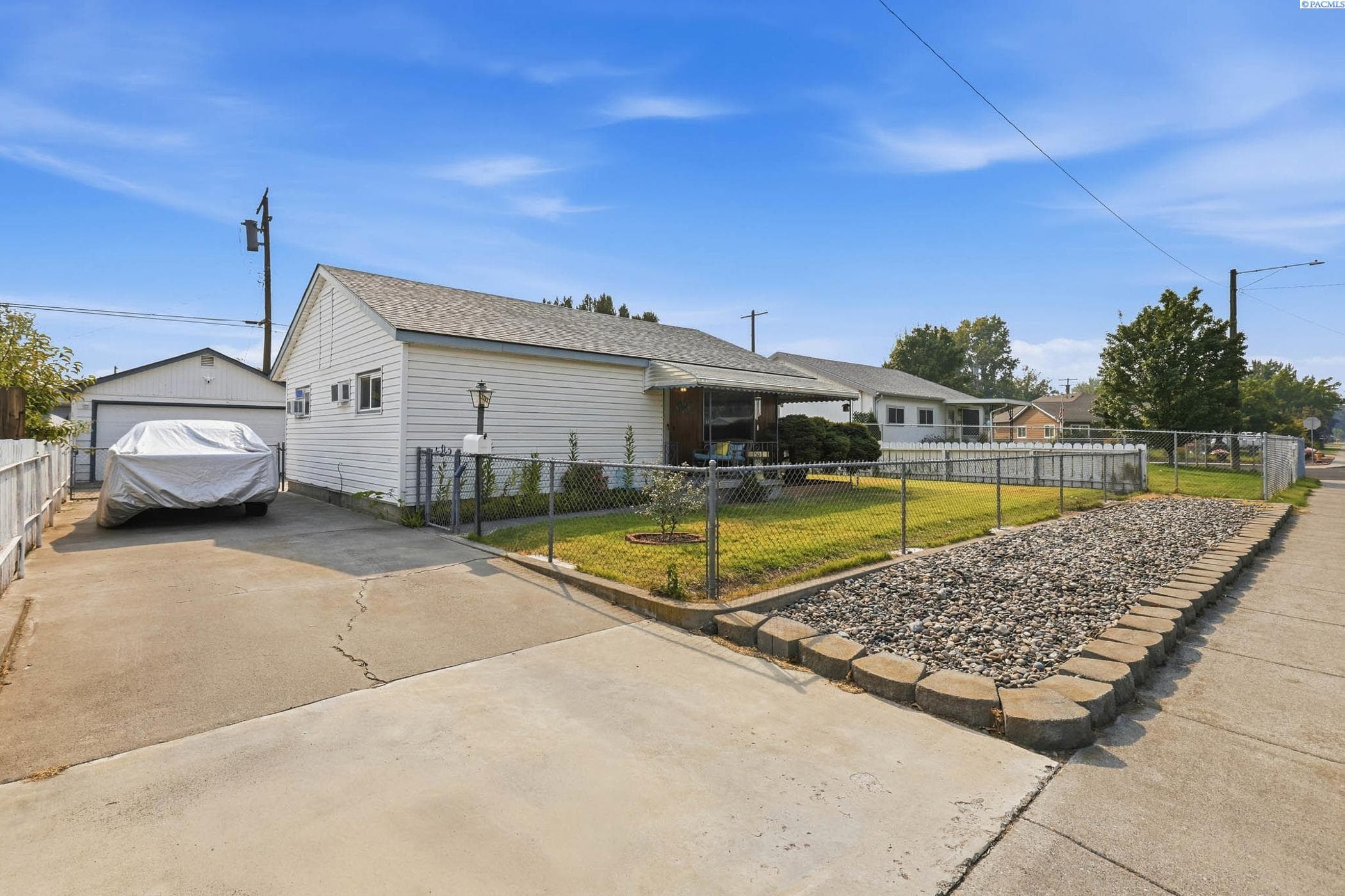 1102 Willard Ave — photo 1