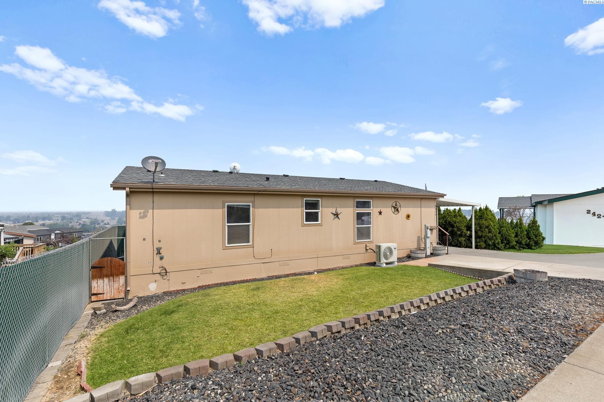 2416 City View Dr — photo 1