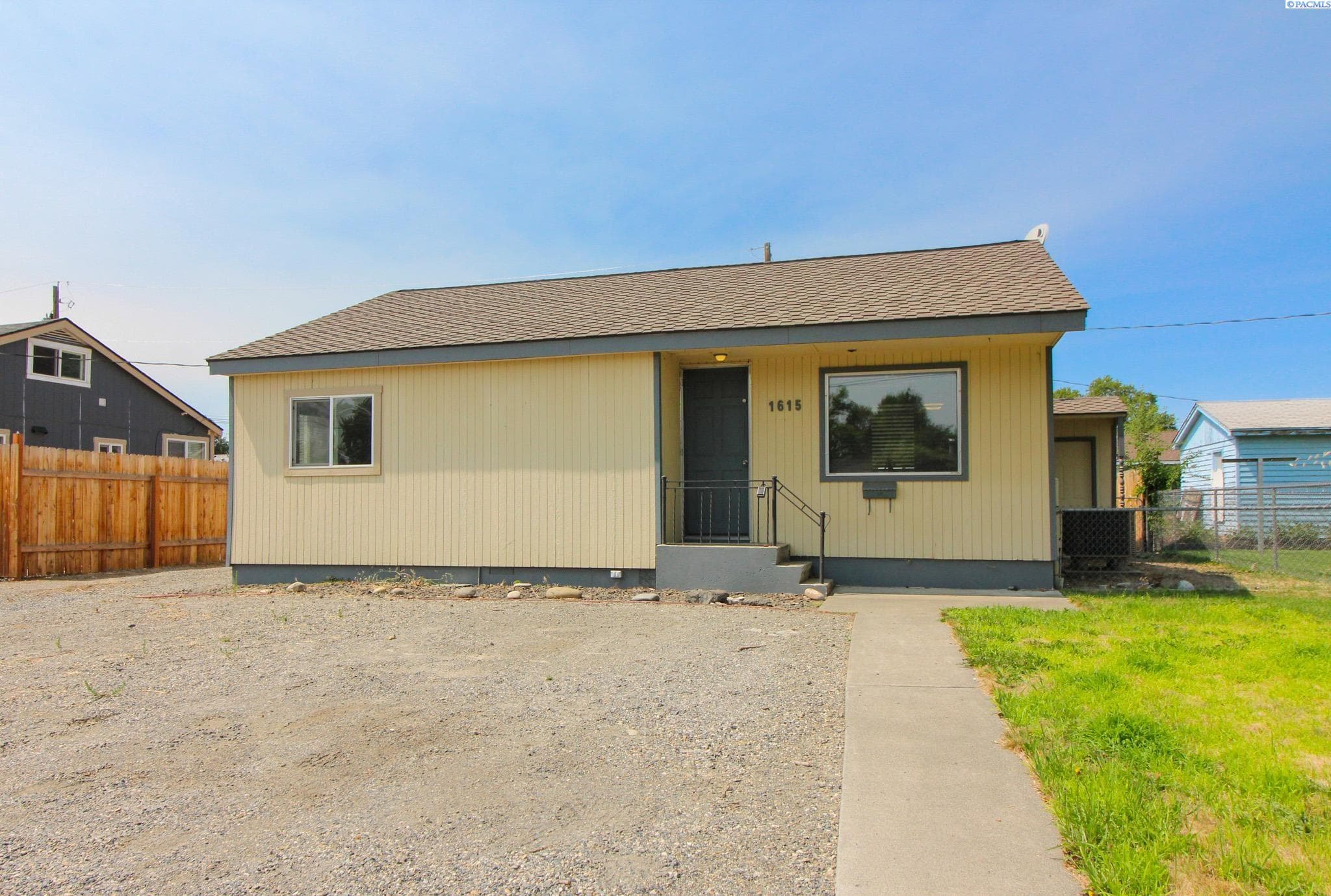 1615 Stevens Dr — photo 1