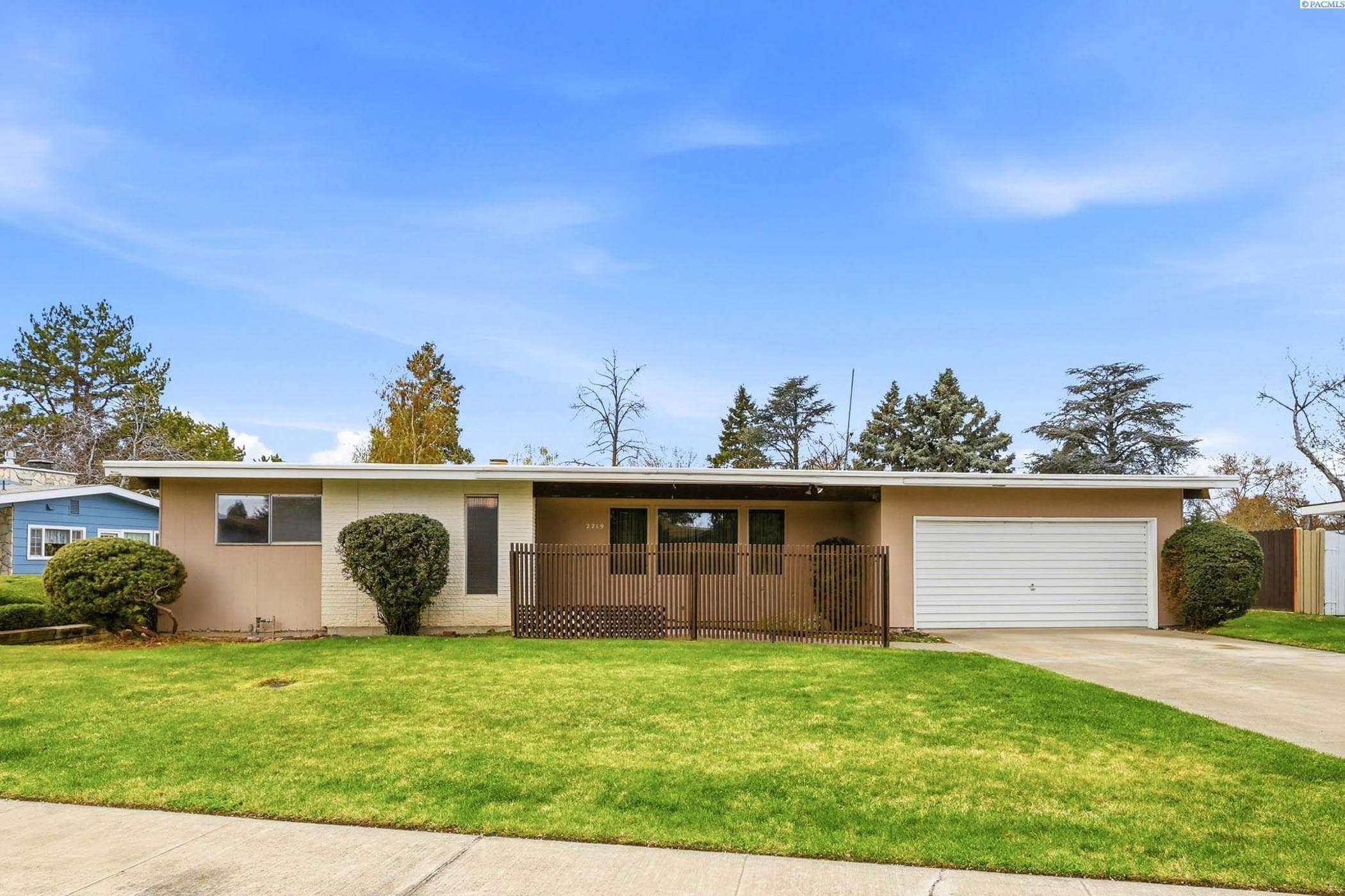 2219 Enterprise Dr — photo 1