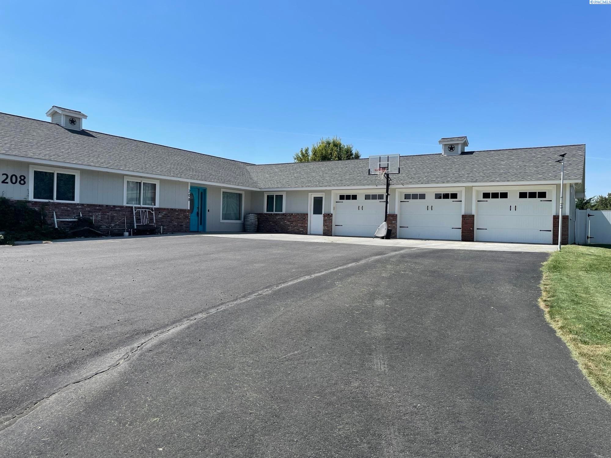 208 Canyon Dr — photo 1