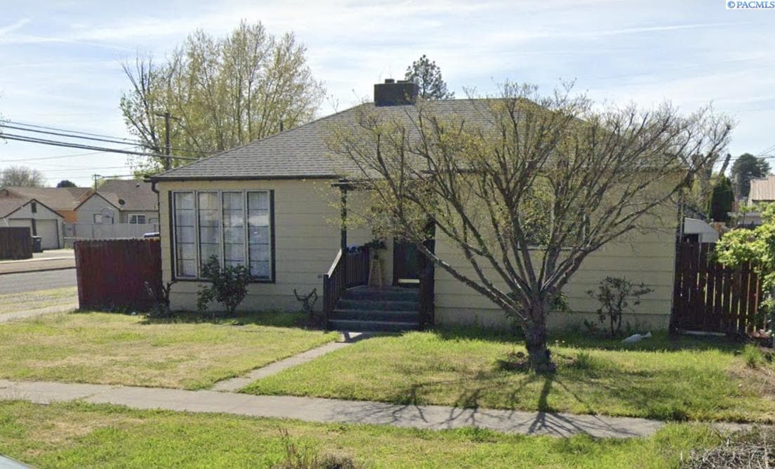 904 Margaret St. — photo 1