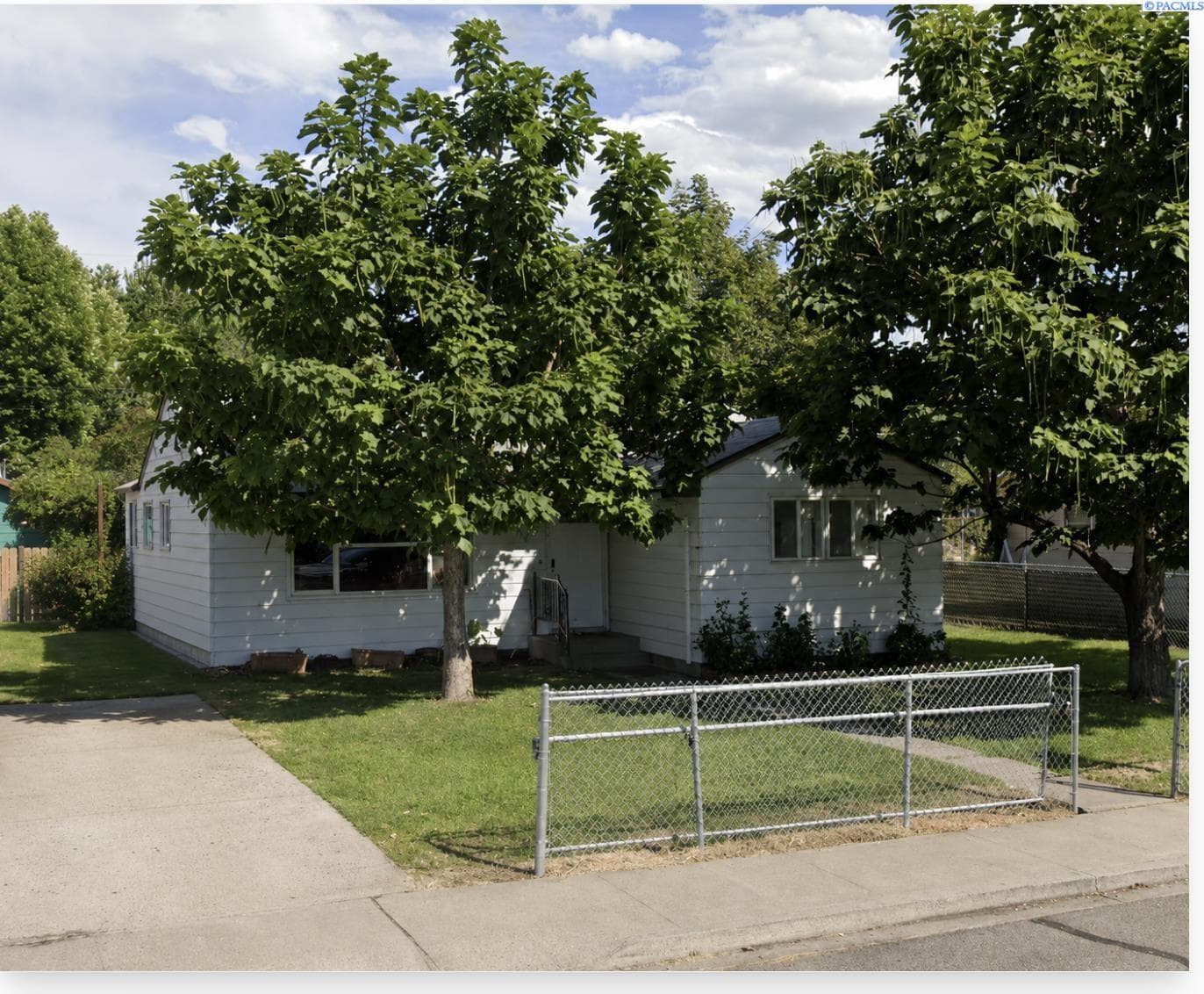 1905 11th Ave — photo 1