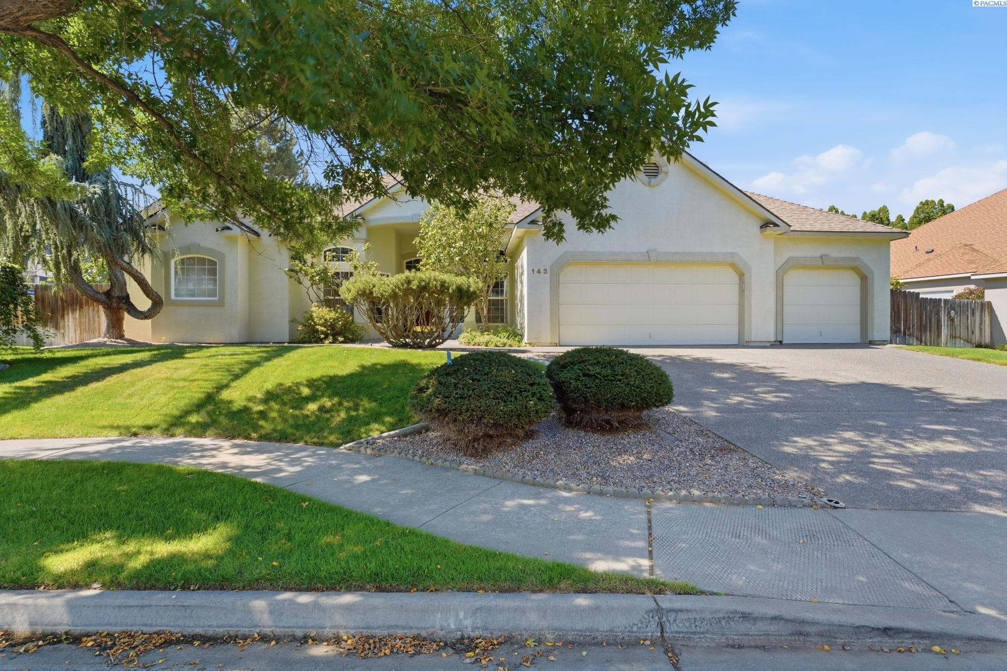 143 Mesa Drive — photo 1