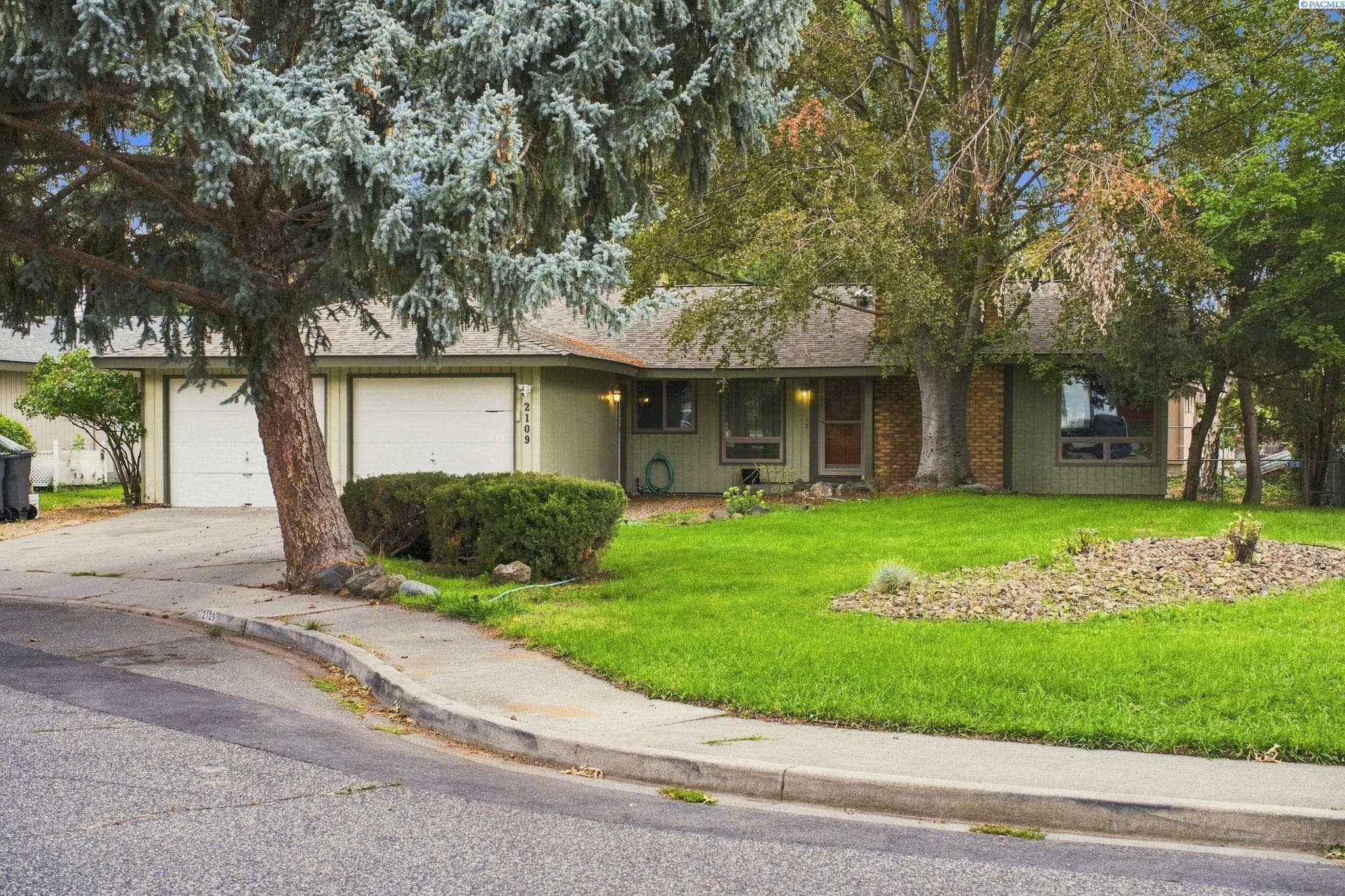 2109 Briarwood Ct — photo 1